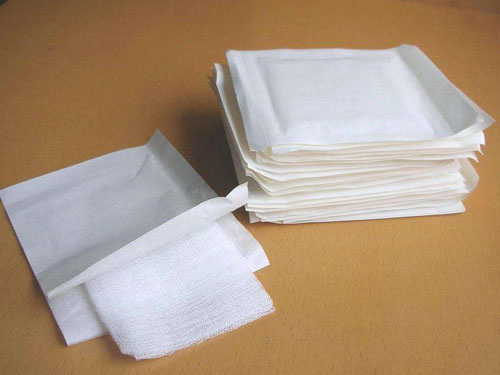 What are the environmental requirements for preservation of medical gauze pieces?
